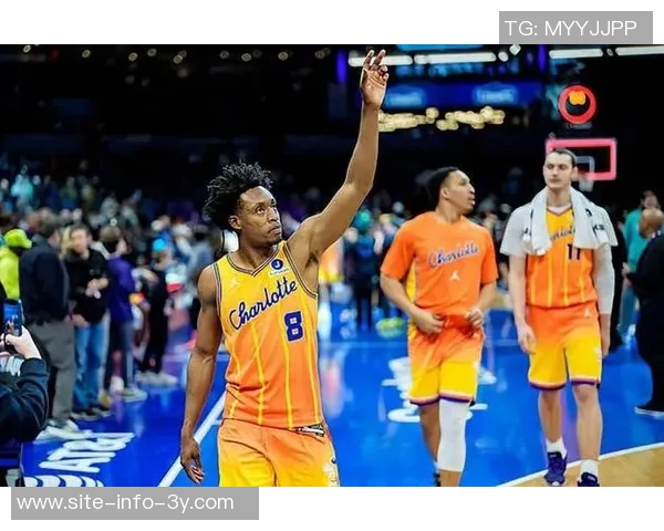 黄蜂主帅称三球替补体现领袖风范与无私奉献精神